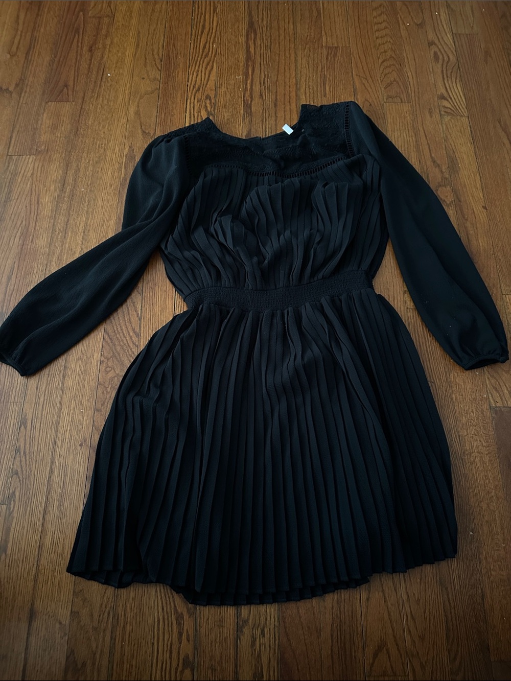 Avec les filles dress black lace pleated L - Picture 1 of 5